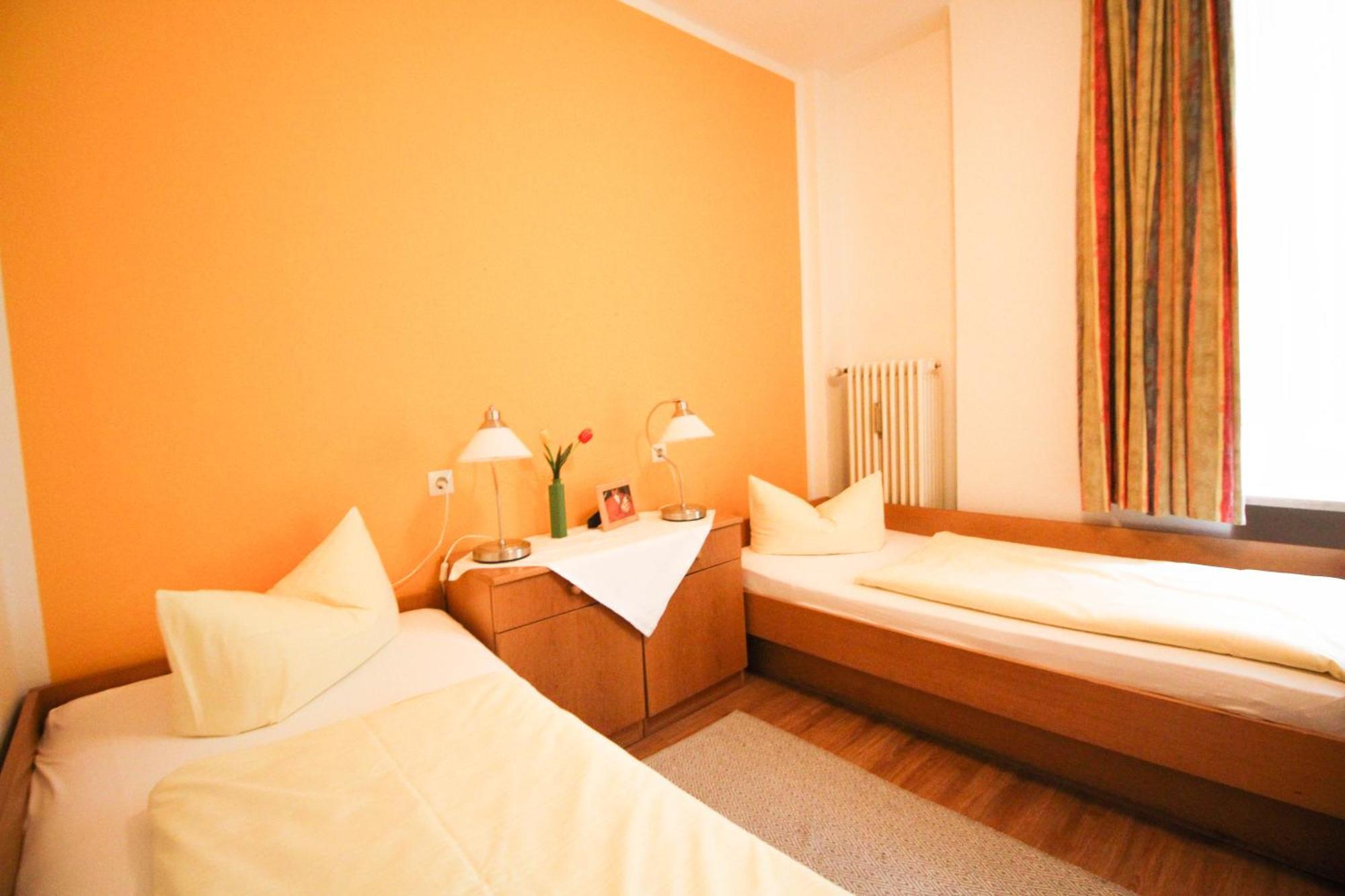 Hotel Pension Am Hauptbahnhof Múnich Habitación foto